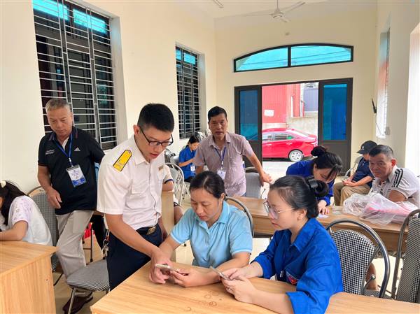 19 Tổ Công Nghệ Số Cộng Đồng Đồng Loạt Ra Quân Hướng Dẫn Người Dân Cài Đặt, Sử Dụng Các Ứng Dụng Số