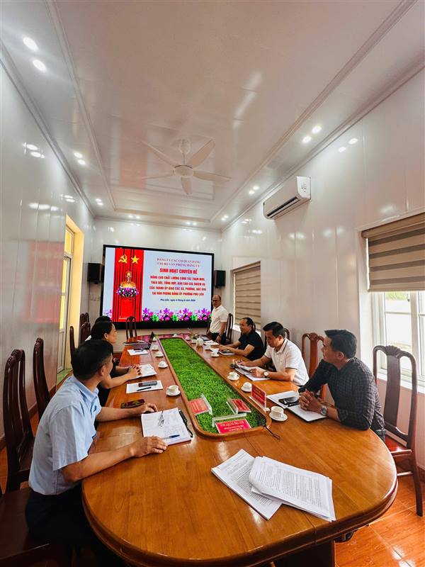 Chi bộ Văn phòng Đảng ủy phường sinh hoạt chuyên đề “Nâng cao chất lượng công tác tham mưu, theo dõi, tổng hợp, báo cáo các nhiệm vụ của Thành ủy giao các xã, phường, đặc khu tại Văn phòng Đảng ủy phường Phù Liễn”