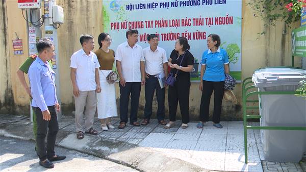 Kiểm tra công tác phân loại, thu gom, vận chuyển và xử lý chất thải rắn sinh hoạt tại nguồn tại tổ dân phố Phan Đăng Lưu và chợ Gò Công