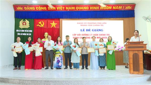 Trung tâm Chính trị phường Phù Liễn bế giảng lớp bồi dưỡng lý luận chính trị dành cho đảng viên mới khóa 3