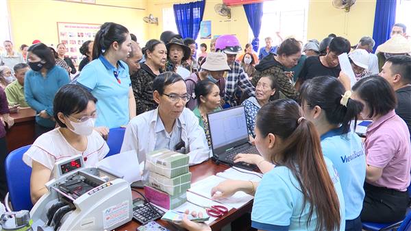 Thêm 105 hộ dân đang sử dụng đất thuộc phạm vi thu hồi đất thực hiện dự án các khu tái định cư phường Phù Liễn (Vị trí 1) đã nhận kinh phí bồi thường, hỗ trợ