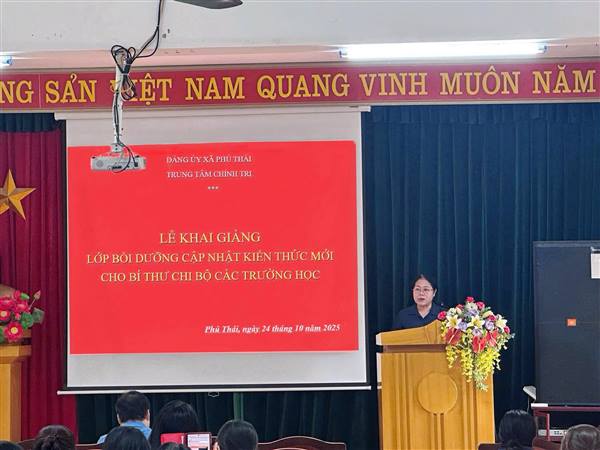 Khai giảng lớp bồi dưỡng cập nhật kiến thức cho Bí thư chi bộ các trường học.