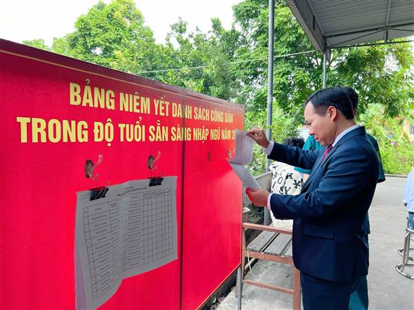 Lãnh đạo xã Phú Thái kiểm tra công tác khám sơ tuyển nghĩa vụ quân sự xã năm 2026.