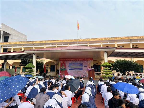 Xã Phú Thái tổ chức truyền thông pháp luật cho học sinh Trường THCS Phú Thái.