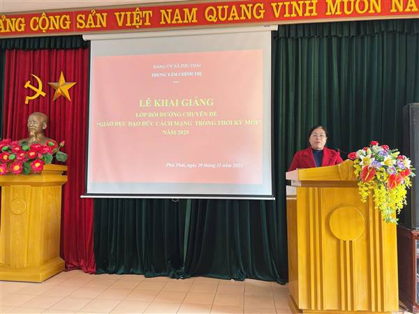 Xã Phú Thái bồi dưỡng chuyên đề “Giáo dục đạo đức cách mạng trong thời kỳ mới” cho học sinh Trường THPT Kim Thành.