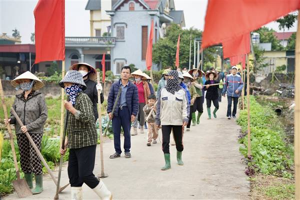 Xã Phú Thái ra quân làm thủy lợi nội đồng.