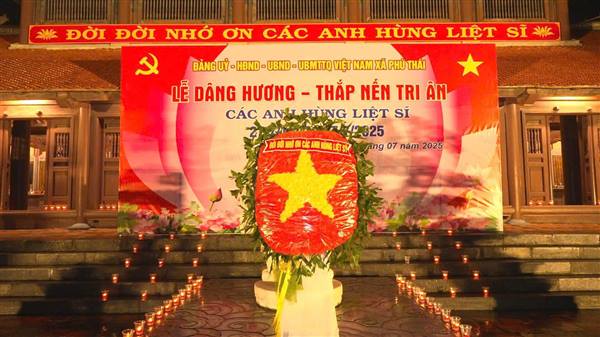 Lễ Dâng hương thắp nến tri ân các Bà mẹ Việt Nam Anh hùng, các Anh hùng liệt sỹ tại Đền thờ các Anh hùng liệt sỹ xã Phú Thái