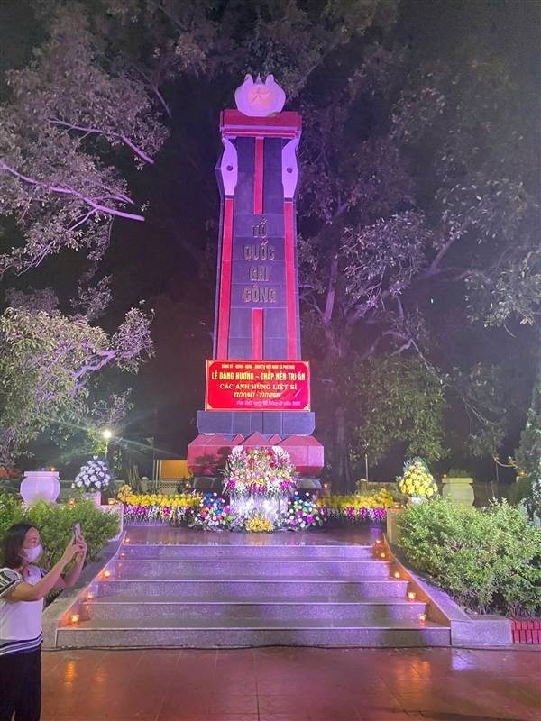 Lễ thắp nến tri ân kỷ niệm 78 năm ngày Thương binh Liệt sỹ (27/7/1947-27/7/2025)