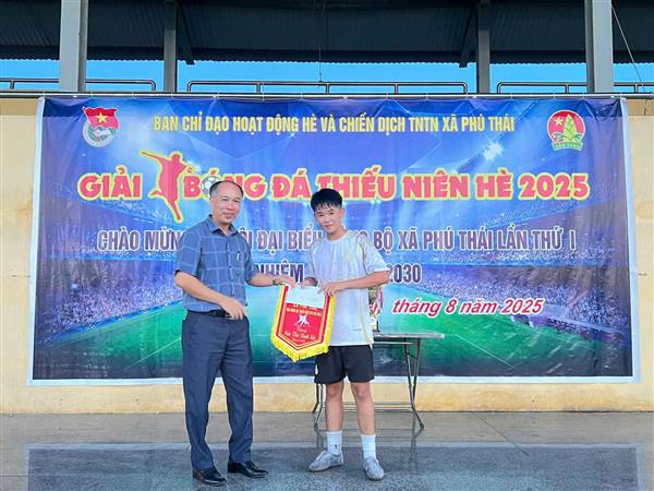 Phú Thái bế mạc giải bóng đá thiếu niên hè 2025