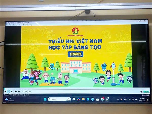 Thực hiện chương trình “Thiếu nhi Việt Nam - Học tập sáng tạo”, Liên đội trường các Trường Tiểu học THCS xã Phú Thái đồng loạt tổ chức, triển khai hoạt động “chiếu phim kỹ năng sống dưới hình thức hoạt hình” tại các chi đội.