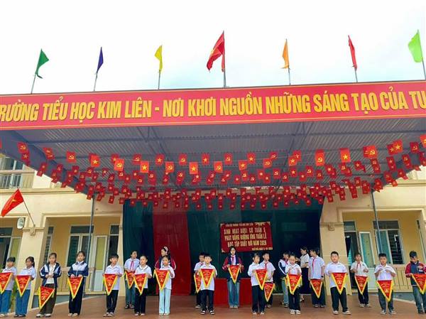 Liên đội Trường Tiểu học Kim Liên, xã Phú Thái Hưởng ứng tuần Lễ Học tập suốt đời.