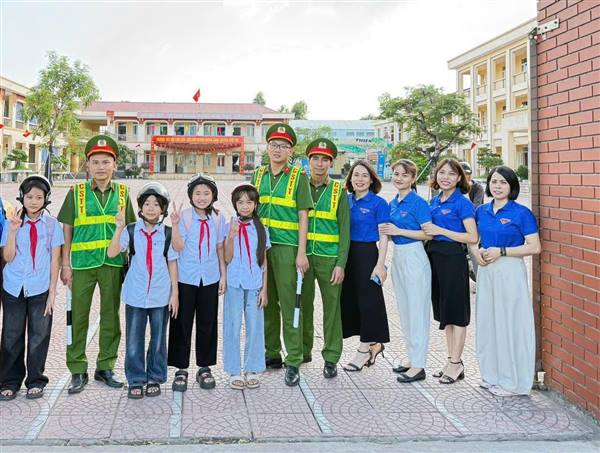 Trong năm học 2026–2027, Chi đoàn Trường Tiểu học Kim Liên phối hợp cùng Chi đoàn Công an xã Phú Thái tiếp tục triển khai, duy trì mô hình “Cổng trường an toàn giao thông”. Đồng thời, mô hình được nhân rộng tại tất cả các trường học trên địa bàn xã, góp phần nâng cao ý thức chấp hành pháp luật về giao thông trong cán bộ, giáo viên, học sinh và phụ huynh.