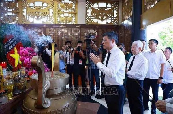 Thủ tướng Chính phủ Lê Minh Hưng đã dự lễ viếng, lễ truy điệu và an táng hài cốt liệt sĩ được tìm kiếm, quy tập tại Công viên văn hóa Lê Thị Riêng, phường Hòa Hưng, Thành phố Hồ Chí Minh.