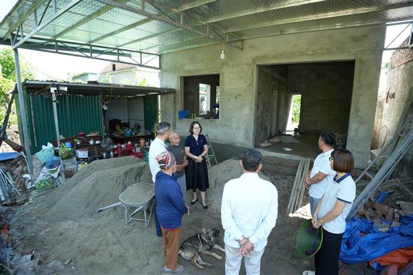 Thường trực Ủy ban MTTQ Việt Nam xã Phú Thái vừa tổ chức kiểm tra tiến độ xây dựng Nhà Đại đoàn kết trên địa bàn xã.