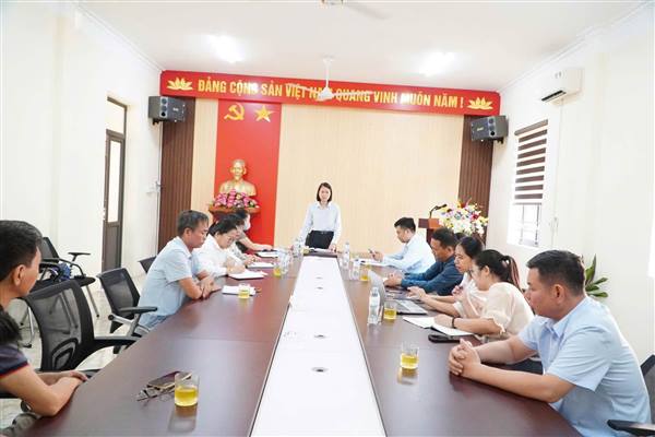 Ban Quản lý dự án đầu tư xây dựng xã Phú Thái, Hội đồng Bồi thường, Hỗ trợ và Tái định cư xã Phú Thái tổ chức buổi tuyên truyền, vận động đối với hộ ông Bùi Văn Lý và bà Nguyễn Thị Thanh sau khi thực hiện kiểm đếm bắt buộc, phục vụ công tác giải phóng mặt bằng Dự án “Xây dựng một số đoạn đường gom phía Bắc Quốc lộ 5 trên địa bàn huyện Kim Thành, tỉnh Hải Dương cũ (nay thuộc xã Phú Thái, thành phố Hải Phòng)”.