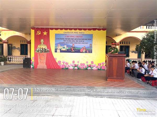 Công an xã Phú Thái phối hợp với Trường THCS Phú Thái tổ chức chương trình tuyên truyền, phổ biến pháp luật về an toàn giao thông, trật tự công cộng, trật tự đô thị và hướng dẫn kỹ năng phòng cháy, chữa cháy cho 869 học sinh cùng 40 cán bộ, giáo viên, nhân viên nhà trường.