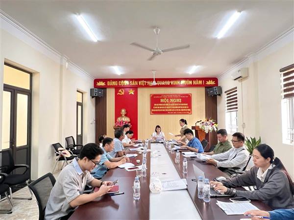 Ban Quản lý dự án đầu tư xây dựng xã Phú Thái, Hội đồng Bồi thường, Hỗ trợ và Tái định cư xã Phú Thái tổ chức hội nghị công khai phương án bồi thường, hỗ trợ diện tích đất ở và tài sản trên đất để giải phóng mặt bằng thực hiện Dự án: “Xây dựng một số đoạn đường gom phía Bắc Quốc lộ 5 trên địa bàn huyện Kim Thành, tỉnh Hải Dương, nay là xã Phú Thái, thành phố Hải Phòng”.
