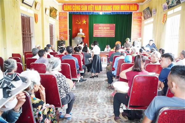 Hội đồng Bồi thường, Hỗ trợ và Tái định cư xã Phú Thái tổ chức chi trả tiền bồi thường, hỗ trợ về đất nông nghiệp, cây cối, hoa màu trên đất phục vụ công tác giải phóng mặt bằng thực hiện Dự án xây dựng hạ tầng kỹ thuật khu dân cư Thiện Đáp, xã Kim Xuyên, huyện Kim Thành trước đây, nay thuộc xã Phú Thái, thành phố Hải Phòng.