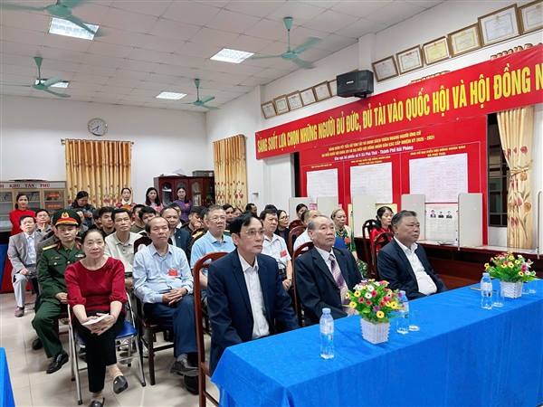 Hòa trong không khí hân hoan của cả nước, Sáng nay, 26 khu vực bỏ phiếu tại 5 tổ bầu cử đã tổ chức lễ khai mạc bầu cử đại biểu Quốc hội Khóa XVI và đại biểu HĐND các cấp, nhiệm kỳ 2026-2031.