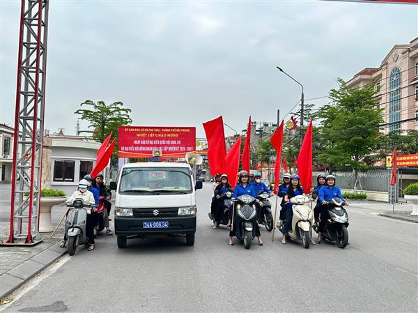 Đoàn Thanh niên xã Phú Thái tham gia tuyên truyền lưu động và phát tờ rơi về bầu cử đại biểu Quốc hội và đại biểu HĐND các cấp nhiệm kỳ 2026 – 2031.