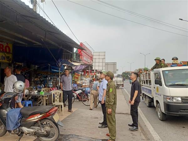 Ban An toàn giao thông xã Phú Thái đã tổ chức các đợt ra quân cao điểm giải toả vi phạm hành lang an toàn giao thông xung quanh các chợ Kim Anh, chợ Si, chợ Phúc Thành và các Tuyến đường tỉnh lộ, Quốc lộ thuộc địa phận, nhằm lập lại trật tự an toàn giao thông, trật tự công cộng và bảo đảm mỹ quan địa phương