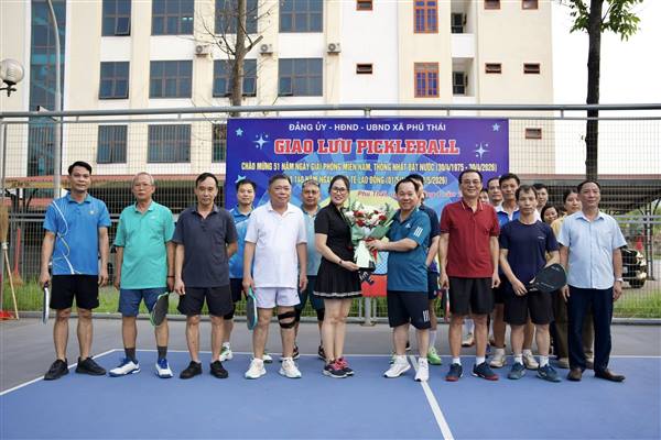 xã Phú Thái tổ chức chương trình giao lưu Pickleball sôi nổi và ý nghĩa, chào mừng 51 năm ngày Giải phóng Miền Nam, thống nhất đất nước và 140 năm ngày Quốc tế lao động.