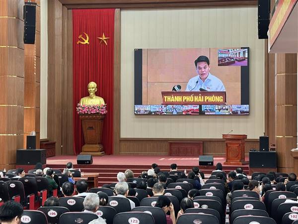  xã Phú Thái tổ chức điểm cầu tham dự Hội nghị trực tuyến tiếp xúc cử tri sau Kỳ họp thứ Nhất, Quốc hội khóa XVI, do Đoàn Đại biểu Quốc hội thành phố Hải Phòng tổ chức, kết nối tới các điểm cầu trên địa bàn thành phố.