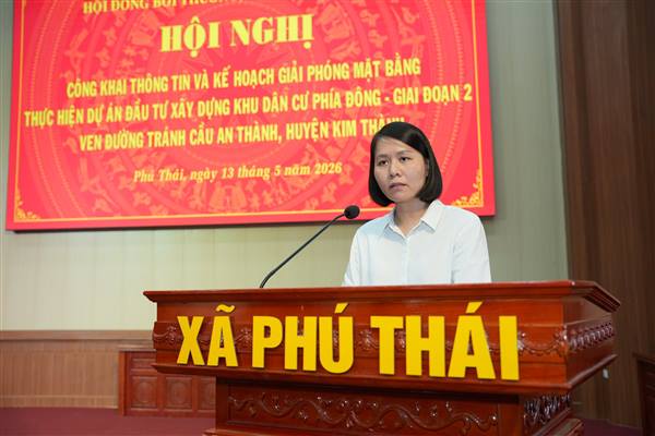 Hội đồng bồi thường, hỗ trợ, tái định cư xã Phú Thái vừa tổ chức Hội nghị công khai thông tin và kế hoạch giải phóng mặt bằng thực hiện Dự án đầu tư xây dựng Khu dân cư phía Đông – giai đoạn 2, ven đường tránh cầu An Thành, huyện Kim Thành cũ.
