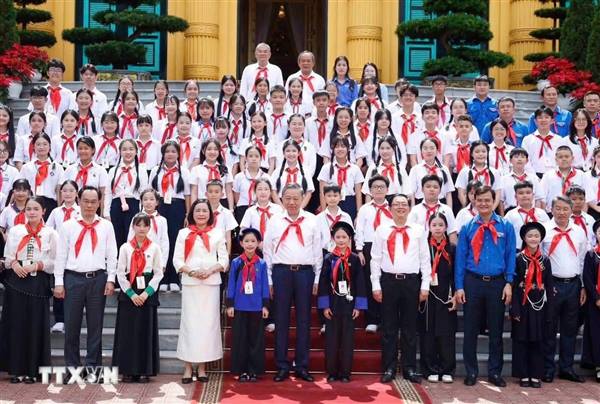 Chúc mừng em Nguyễn Đức Nam Phong - lớp 7A2 Trường THCS Phú Thái đã vinh dự được tặng Giải thưởng Kim Đồng năm học 2025-2026 