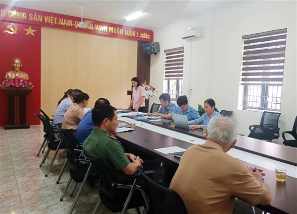 Thực hiện kế hoạch thu hồi đất, giải phóng mặt bằng của UBND xã Phú Thái phục vụ triển khai dự án xây dựng tuyến đường giao thông từ Nhà máy Trung Kiên kết nối nút giao lập thể tại xã Phú Thái, thành phố Hải Phòng, Hội đồng bồi thường, hỗ trợ, tái định cư (HĐBT, HT, TĐC) xã tổ chức buổi làm việc với các hộ gia đình để triển khai công tác bàn giao mặt bằng thực hiện dự án.