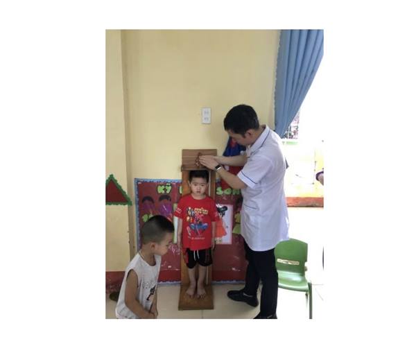 Trạm y tế xã Phú Thái, điểm trạm số 4 đã tiến hành tổ chức cân, đo cho trẻ từ 0- dưới 60 tháng tuổi tại 2 điểm trường mầm non trên địa bàn xã Kim Liên cũ .