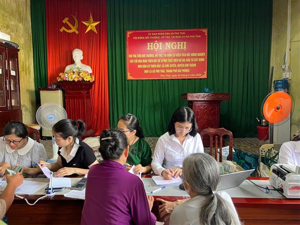Xã Phú Thái chi trả tiền bồi thường, hỗ trợ, tái định cư đối với diện tích đất thu hồi để GPMB Dự án đầu tư xây dựng Khu dân cư Thiện Đáp.