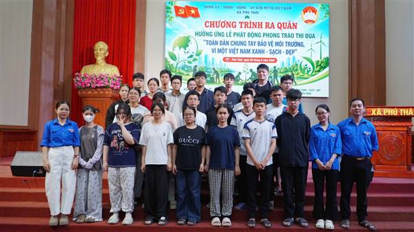 Tuổi trẻ Phú Thái đã cùng các tổ chức chính trị - xã hội cùng toàn thể Nhân dân trong xã đồng loạt ra quân thực hiện nhiều hoạt động thiết thực như: tổng dọn vệ sinh môi trường, thu gom rác thải, chỉnh trang các tuyến đường thanh niên tự quản và các khu vực công cộng trên địa bàn xã.