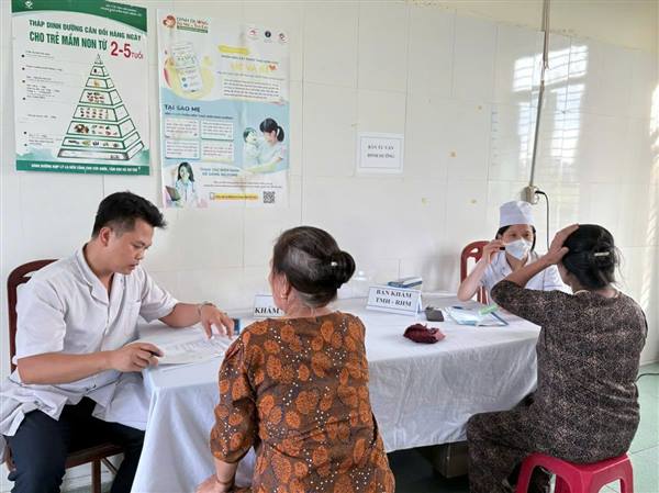 Trạm Y tế xã Phú Thái phối hợp với đoàn khám thuộc Trung tâm Y tế huyện Kim Thành tổ chức ra quân Chiến dịch truyền thông và khám sức khỏe định kỳ đợt 2 năm 2026 cho người cao tuổi trên địa bàn xã.