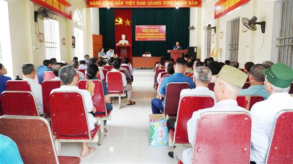 Hội nghị tiếp xúc, đối thoại trực tiếp giữa đồng chí Bí thư Đảng ủy, Chủ tịch HĐND xã với nhân dân thôn Phương Duệ