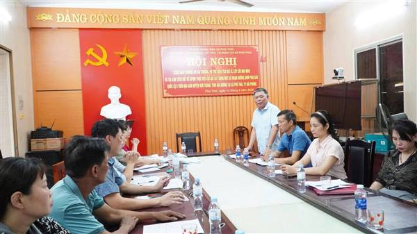 Hội đồng Bồi thường, hỗ trợ và tái định cư xã Phú Thái tổ chức hội nghị công khai phương án bồi thường, hỗ trợ đối với diện tích đất ở, tài sản, cây cối, hoa màu trên đất thuộc phạm vi giải phóng mặt bằng để thực hiện Dự án xây dựng một số đoạn đường gom phía Bắc Quốc lộ 5 trên địa bàn xã Phú Thái.