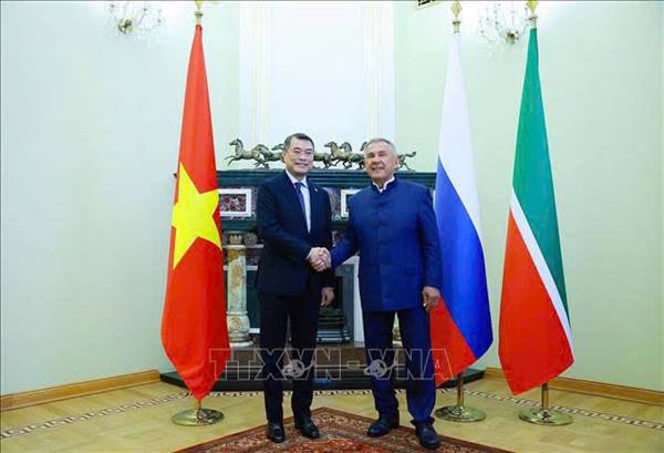 Người đứng đầu Cộng hòa Tatarstan bày tỏ vinh dự được đón Thủ tướng Chính phủ Lê Minh Hưng và đoàn đại biểu gồm lãnh đạo nhiều bộ, ngành Việt Nam thăm thành phố Kazan