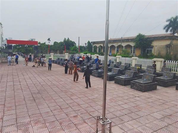 Đoàn Thanh niên xã Phú Thái đã tổ chức đợt ra quân quét dọn, vệ sinh khuôn viên, làm sạch lối đi, chăm sóc cây xanh, chỉnh trang từng phần mộ liệt sĩ và dâng hương, dâng hoa tưởng niệm tại các Nghĩa trang Liệt sĩ trên địa bàn xã.