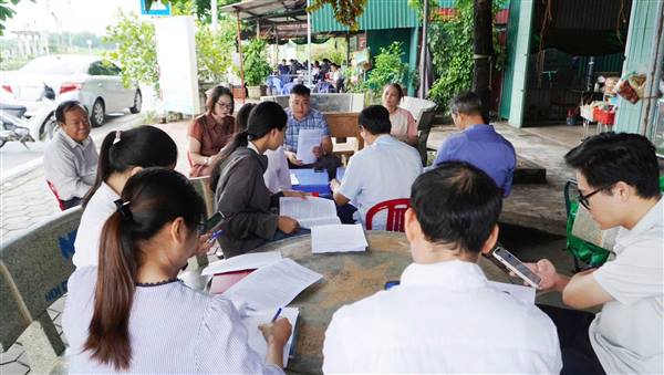Hội đồng Bồi thường, Hỗ trợ và Tái định cư xã Phú Thái tổ chức hội nghị công bố thông tin và kế hoạch bồi thường, hỗ trợ giải phóng mặt bằng thực hiện Dự án đầu tư xây dựng điểm dân cư xã Phúc Thành, huyện Kim Thành, nay thuộc địa bàn xã Phú Thái, thành phố Hải Phòng.