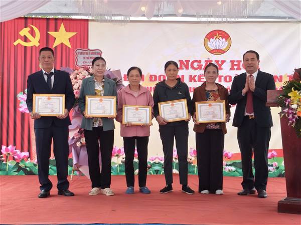 Ngày hội Đại đoàn kết toàn dân tộc, nhân kỷ niệm 95 năm Ngày truyền thống Mặt trận Tổ quốc Việt Nam (18/11/1930 – 18/11/2025) tại thôn Để Xuyên, xã Quyết Thắng