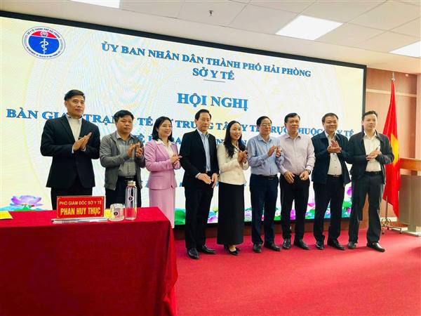 Hội nghị bàn giao các Trạm Y tế xã trước đây thuộc các Trung tâm Y tế trực thuộc Sở Y tế về cho UBND các xã quản lý theo quy định