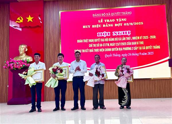 Xã Quyết Thắng tổ chức Lễ trao tặng Huy hiệu Đảng đợt 02/9/2025;  quán triệt các văn bản chỉ đạo quan trọng của Trung ương; Nghị quyết Đại hội Đảng bộ xã lần thứ I, nhiệm kỳ 2025-2030
