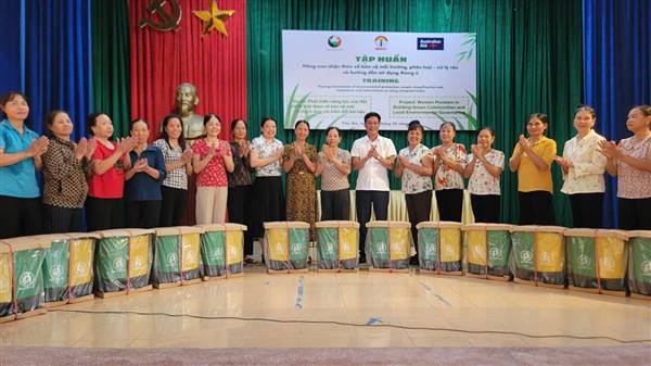 Tân An: Tập huấn nâng cao nhận thức về bảo vệ môi trường cho hội viên phụ nữ thôn Đồng Lạc