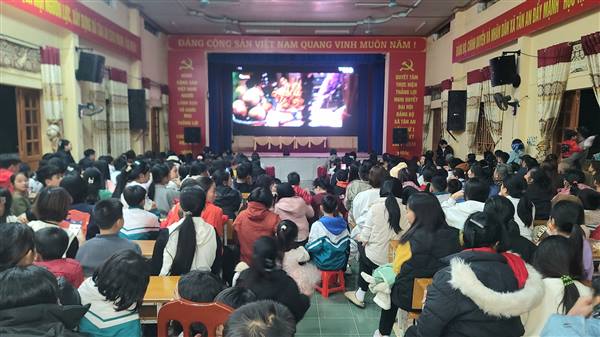 Buổi công chiếu đầu tiên phim "Mưa Đỏ"