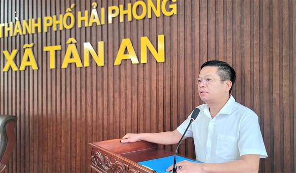 UBND xã Tân An tổ chức Hội nghị công bố và trao các Quyết định về công tác tổ chức cán bộ