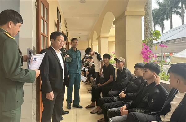 Tân An đã tổ chức khám sức khỏe nghĩa vụ quân sự và nghĩa vụ Công an nhân dân cho thanh niên trong độ tuổi sẵn sàng nhập ngũ 