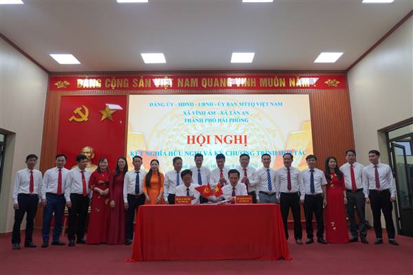 KÝ KẾT CHƯƠNG TRÌNH KẾT NGHĨA, HỢP TÁC PHÁT TRIỂN TOÀN DIỆN HAI XÃ TÂN AN VÀ XÃ VĨNH AM