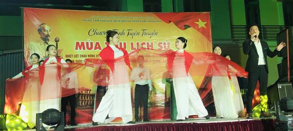 TÂN AN - PHỐI HỢP TỔ CHỨC CHƯƠNG TRÌNH TUYÊN TRUYỀN LƯU ĐỘNG CHÀO MỪNG KỶ NIỆM 81 NĂM CÁCH MẠNG THÁNG TÁM VÀ QUỐC KHÁNH 2/9 