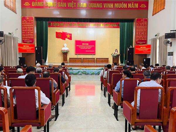 HỘI NGHỊ TRIỂN KHAI THỰC HIỆN CÁC QUY ĐỊNH CHI TIẾT TIÊU CHUẨN XÉT TẶNG DANH HIỆU “GIA ĐÌNH VĂN HÓA”, “THÔN, TỔ DÂN PHỐ VĂN HÓA” NĂM 2025