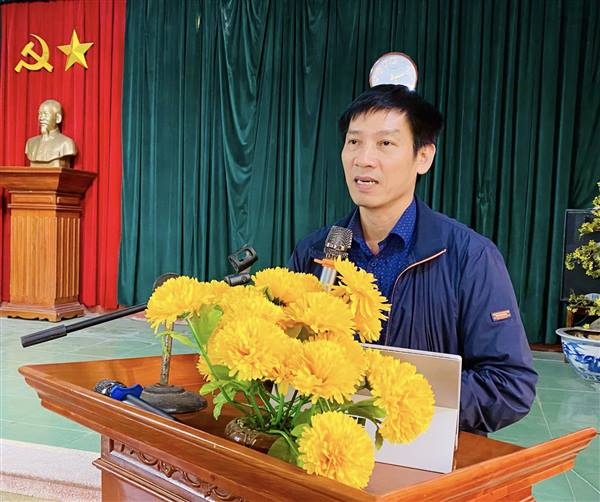 ĐỒNG CHÍ BÍ THƯ ĐẢNG ỦY PHƯỜNG DỰ SINH HOẠT CHI BỘ TẠI TỔ DÂN PHỐ NGỌC LẶC